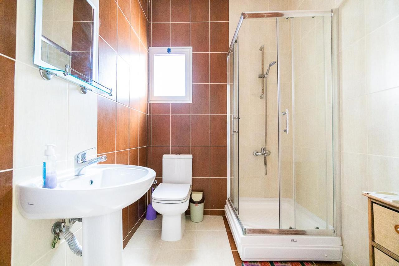 Luxury Two-Bedroom Apartment In Amazing Place Lukomorye C4 Karavas  Екстериор снимка